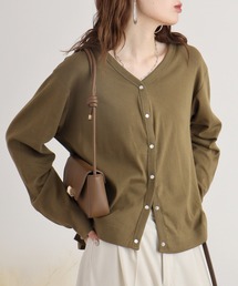 atONE（アットワン）の「atONE パールボタンVネックカーディガン（カーディガン/ボレロ）」