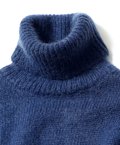 BEAMS（ビームス）の「VAPORIZE /  モヘヤ タートルネック ニット（ニット/セーター・メンズ・ブルー/レッド/ブラック/オフホワイト・LARGE/MEDIUM/SMALL）」の5枚目の写真