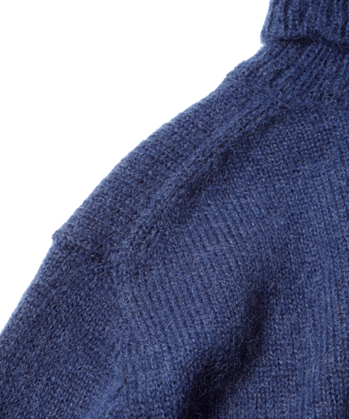 BEAMS（ビームス）の「VAPORIZE /  モヘヤ タートルネック ニット（ニット/セーター・メンズ・ブルー/レッド/ブラック/オフホワイト・LARGE/MEDIUM/SMALL）」の8枚目の写真