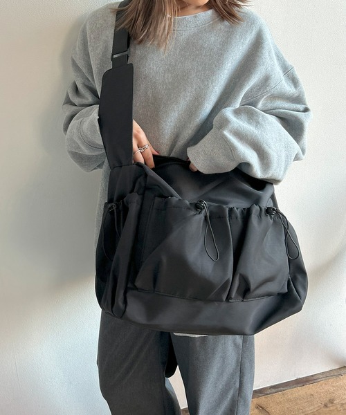 セール】【UNISEX】 ナイロン調ビッグショルダーバッグA4