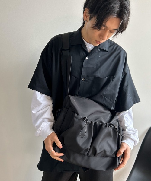 セール】【UNISEX】 ナイロン調ビッグショルダーバッグA4