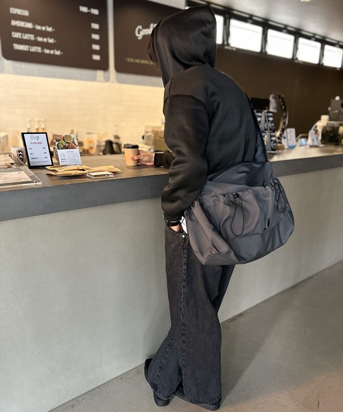セール】【UNISEX】 ナイロン調ビッグショルダーバッグA4