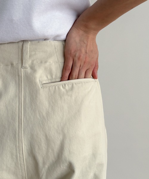 CANAL JEAN(キャナルジーン)の「RCW BLUE LABEL コットンルーズストレートチノパンツ(チノパンツ・レディース・ベージュ/サンドベージュ・SMALL/X-SMALL/X-LARGE/LARGE/MEDIUM)」の20枚目の写真