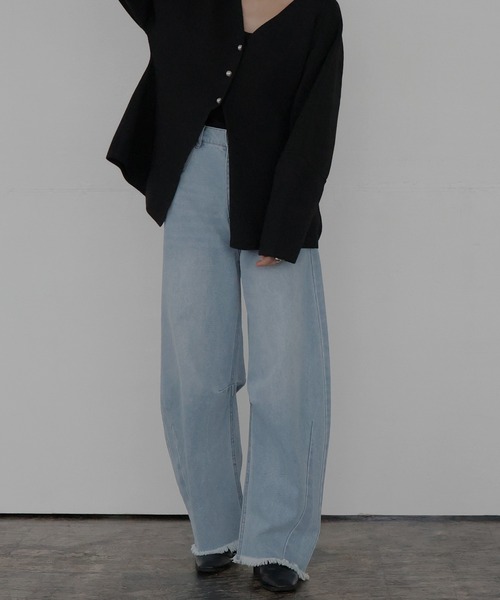 LIAN（リアン）の「カーブデニムパンツ（デニムパンツ・レディース・オフホワイト/ブルー系/ブルー/ブラック・SMALL/MEDIUM）」の4枚目の写真