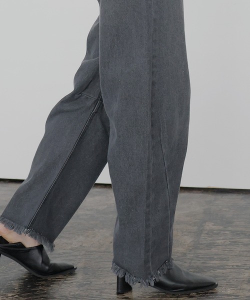 LIAN（リアン）の「カーブデニムパンツ（デニムパンツ・レディース・オフホワイト/ブルー系/ブルー/ブラック・SMALL/MEDIUM）」の16枚目の写真