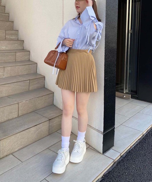 one after another NICE CLAUP(ワンアフターアナザーナイスクラップ)の「袖リボンシャツ/WEB限定(シャツ/ブラウス・レディース・ブラック/イエロー/オフホワイト/ブルー/ホワイト系その他/ピンク系その他/イエロー系その他・FREE)」の13枚目の写真