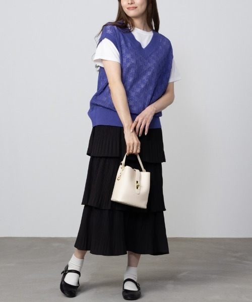 NAVY(ネイビー)の「NAVY 透かしシアーVネックベスト+インナーTシャツセット アンサンブル(アンサンブル・レディース・ブルー/ライム/ベージュ・L/M)」の13枚目の写真