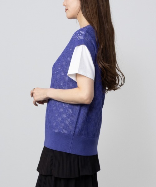 NAVY(ネイビー)の「NAVY 透かしシアーVネックベスト+インナーTシャツセット アンサンブル(アンサンブル・レディース・ブルー/ライム/ベージュ・L/M)」の14枚目の写真