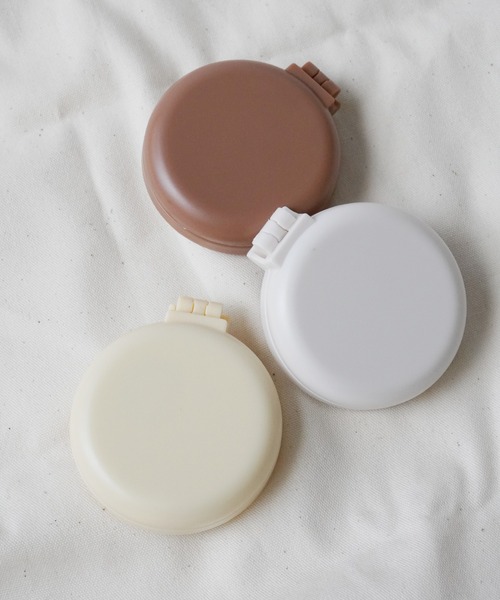 Port（ポート）の「ミラー付き クッション ミニ ヘアブラシ_（ヘアブラシ・レディース・グレー/ベージュ/アイボリー・FREE）」の2枚目の写真