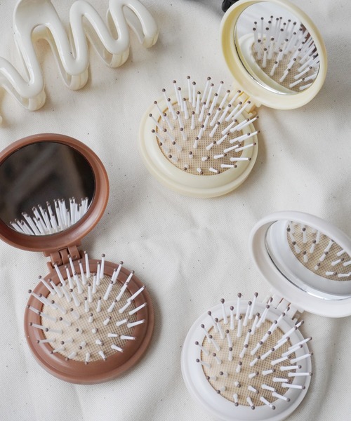 Port（ポート）の「ミラー付き クッション ミニ ヘアブラシ_（ヘアブラシ・レディース・グレー/ベージュ/アイボリー・FREE）」の4枚目の写真