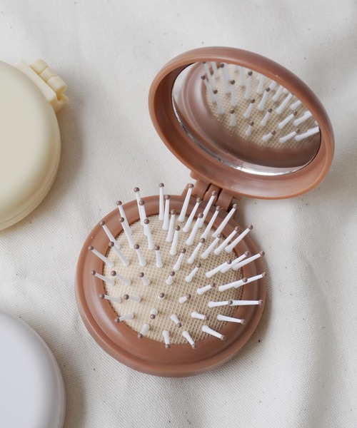 Port（ポート）の「ミラー付き クッション ミニ ヘアブラシ_（ヘアブラシ・レディース・グレー/ベージュ/アイボリー・FREE）」の5枚目の写真