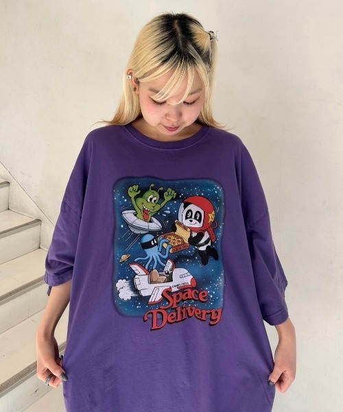 Candy Stripper(キャンディストリッパー)の「SPACE DELIVERY BIG BIG Tシャツ(Tシャツ/カットソー・レディース・オフホワイト/ブラック/パープル・2)」の12枚目の写真