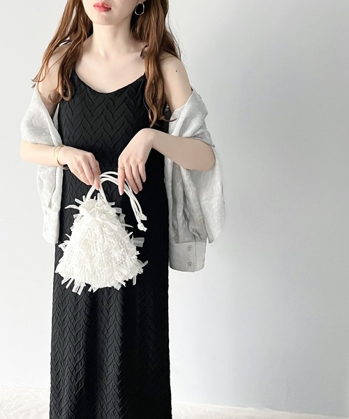 mily bilet（ミウィビレット）の「【mily bilet】トレンド感抜群な甘辛item。フリンジチュール巾着バッグ（ショルダーバッグ・レディース・ホワイト/ブラック・ONE SIZE）」の8枚目の写真