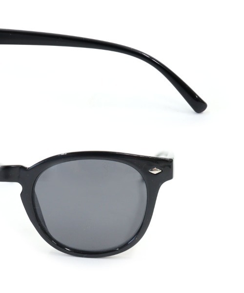 DONOBAN（ドノバン）の「【UVカット率 99％以上】 ボスリントン カラーサングラス（サングラス・レディース・パープル/ライトグリーン/スモーク/ブルー/ライトブラウン/グレー系その他・FREE）」の15枚目の写真