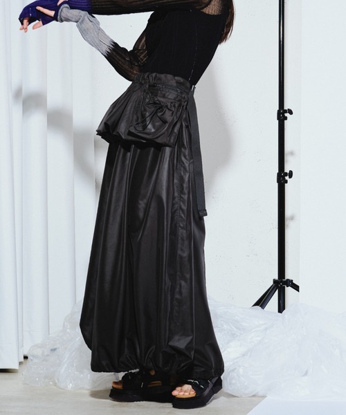 Ezick ANNONIM（エジックアノニム）の「Pocket belt 2way バルーンスカート（スカート・レディース・オフホワイト/ブラック・FREE）」の8枚目の写真