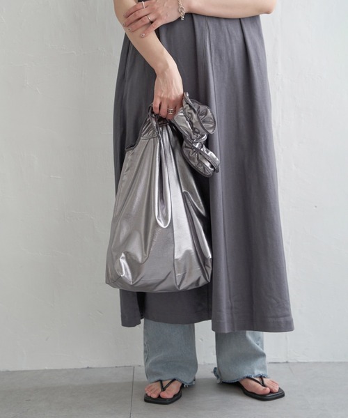 notch.(ノッチ)の「メタリックフリルバッグ(トートバッグ・レディース・ネイビー/シルバー系・ONESIZE)」の17枚目の写真