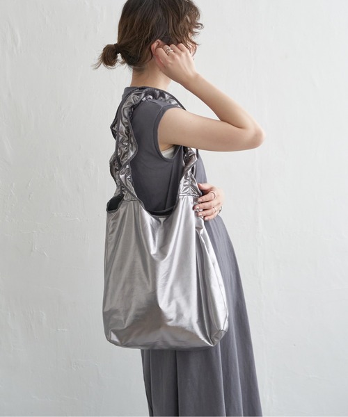 notch.(ノッチ)の「メタリックフリルバッグ(トートバッグ・レディース・ネイビー/シルバー系・ONESIZE)」の18枚目の写真