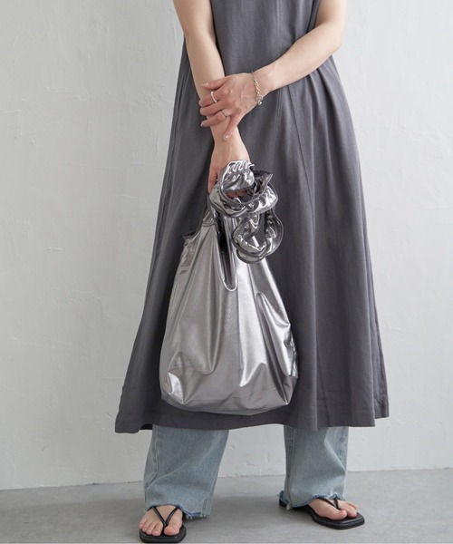 notch.(ノッチ)の「メタリックフリルバッグ(トートバッグ・レディース・ネイビー/シルバー系・ONESIZE)」の19枚目の写真