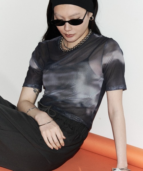 Solace(ソレイス)の「ニュアンス柄シアーハーフスリーブトップス(Tシャツ/カットソー・レディース・ブラック/ベージュ/オレンジ/イエロー・FREE)」の2枚目の写真