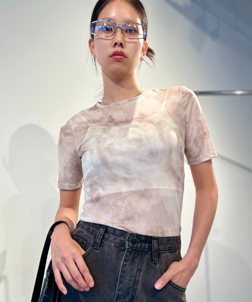 Solace(ソレイス)の「ニュアンス柄シアーハーフスリーブトップス(Tシャツ/カットソー・レディース・ブラック/ベージュ/オレンジ/イエロー・FREE)」の18枚目の写真
