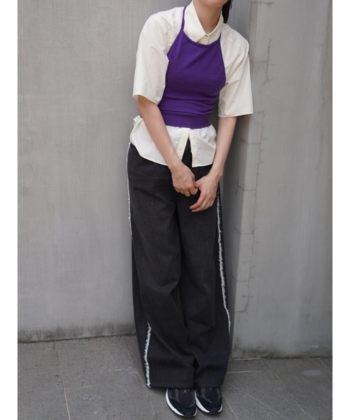 CHAROL(シャロル)の「フリンジワイドデニム(デニムパンツ・レディース・ブラック/ブルー・S/M)」の9枚目の写真
