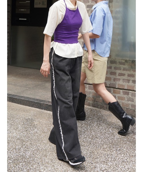 CHAROL(シャロル)の「フリンジワイドデニム(デニムパンツ・レディース・ブラック/ブルー・S/M)」の7枚目の写真