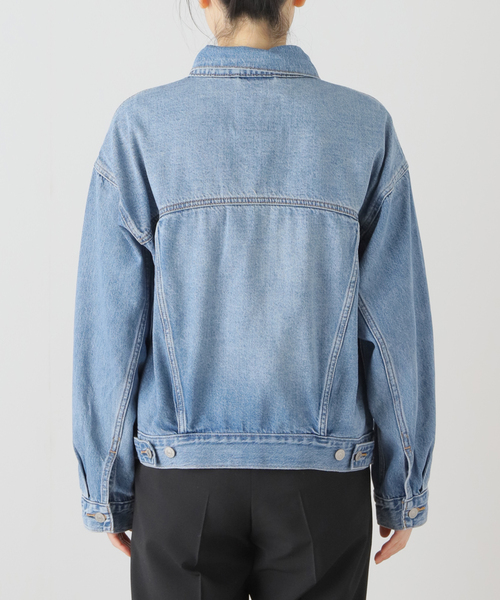 Levi’s MADE＆CRAFTED（リーバイスメードアンドクラフテッド）の「【LEVI’S/リーバイス】90S TRUCKERSOFT AS BUTTER MID：デニムジャケット（デニムジャケット・レディース・サックスブルー・SMALL/MEDIUM）」の6枚目の写真