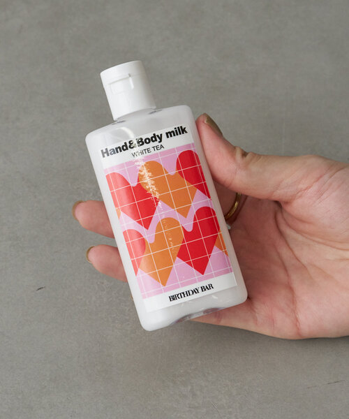 BIRTHDAY BAR（バースデイバー）の「MOTIF GEOMETRY　Hand＆Bodymilk（ハンドケア/ハンドクリーム・レディース・ホワイト/ピンク/イエロー/ブルー・0）」の2枚目の写真