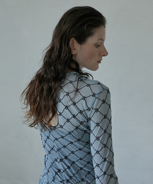 LE CIEL BLEU(ルシェルブルー)の「ジオメトリックプリントボディスーツ / Geometric Print Bodysuit(Tシャツ/カットソー・レディース・ライトブルー/ベージュ/ブラック・36/38)」の3枚目の写真