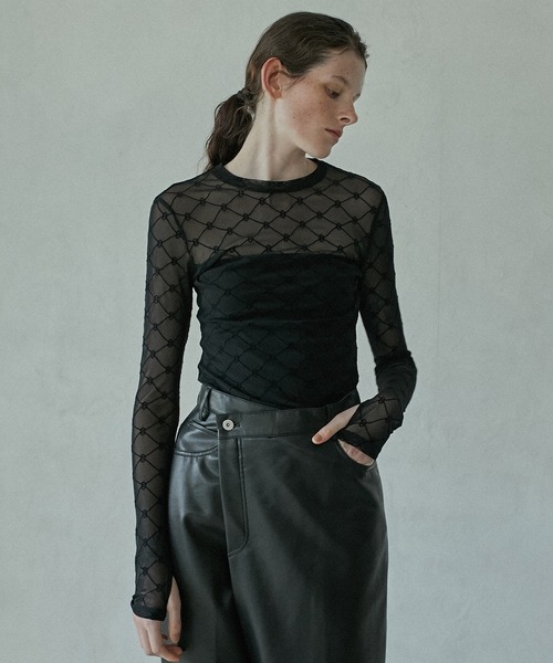 LE CIEL BLEU(ルシェルブルー)の「ジオメトリックプリントボディスーツ / Geometric Print Bodysuit(Tシャツ/カットソー・レディース・ライトブルー/ベージュ/ブラック・36/38)」の2枚目の写真