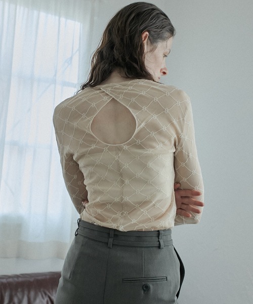 LE CIEL BLEU(ルシェルブルー)の「ジオメトリックプリントボディスーツ / Geometric Print Bodysuit(Tシャツ/カットソー・レディース・ライトブルー/ベージュ/ブラック・36/38)」の21枚目の写真