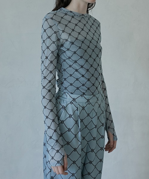 LE CIEL BLEU(ルシェルブルー)の「ジオメトリックプリントボディスーツ / Geometric Print Bodysuit(Tシャツ/カットソー・レディース・ライトブルー/ベージュ/ブラック・36/38)」の6枚目の写真