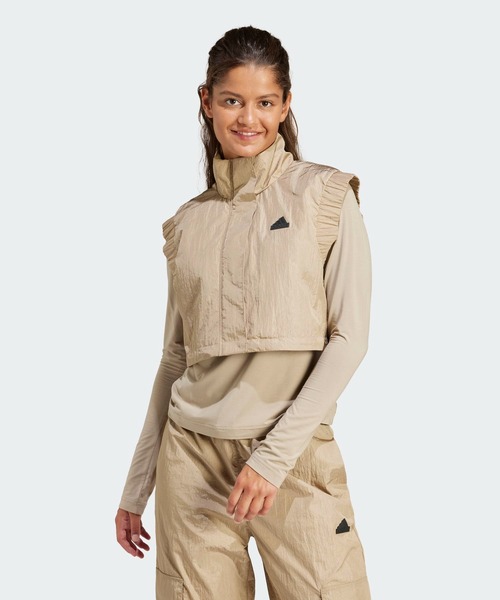 adidas(アディダス)の「シティ エスケープ クロップベスト / アディダス adidas(ダウンベスト・レディース・ブラウン・MEDIUM/X-LARGE/SMALL)」の3枚目の写真