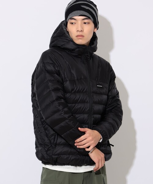 BEAMS HEART ブラック ダウンジャケット テック系 BEAMS HEART（ビームスハート）の「テック ダウン フーディー（ダウン