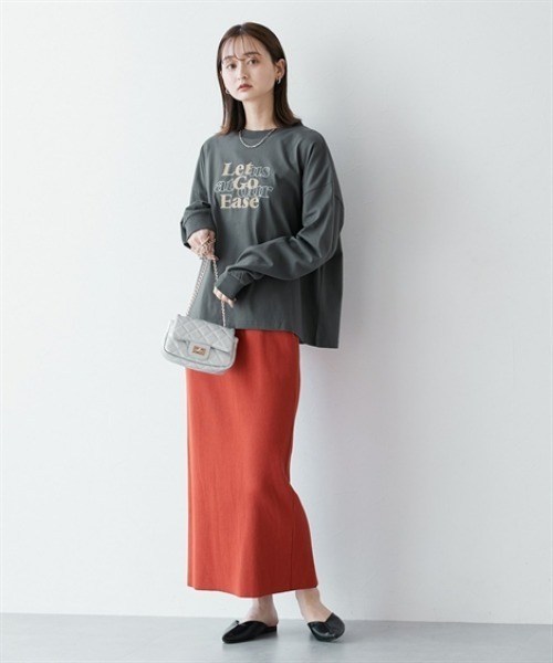 nissen(ニッセン)の「ゆったりシルエット長袖ロゴTシャツ(Tシャツ/カットソー・レディース・ブラック/モスグリーン系/ホワイト系/グレー/グレー系/モスグリーン/ホワイト/ブラック系・S/M/L/LL)」の21枚目の写真