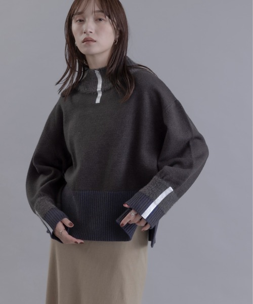 Eimee Law(エイミーロウ)の「箔プリントグラデ配色ニット(ニット/セーター・レディース・ダークカーキ/チャコールグレー/アイボリー・FREE)」の2枚目の写真