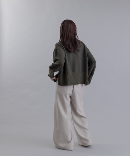 Eimee Law(エイミーロウ)の「箔プリントグラデ配色ニット(ニット/セーター・レディース・ダークカーキ/チャコールグレー/アイボリー・FREE)」の6枚目の写真