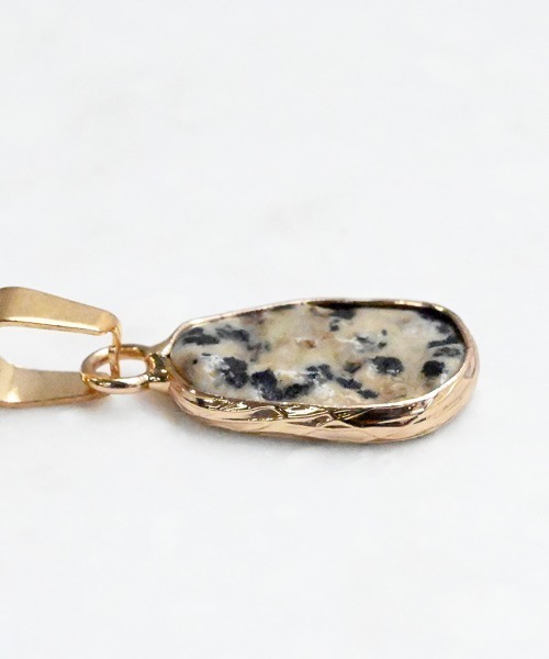 sowi（ソーイ）の「天然石　ダルメシアンジャスパー　チャーム（チャーム・レディース・ゴールド・ﾌﾘ-）」の3枚目の写真