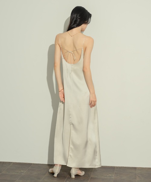 NEUNA(ヌナ)の「サテンバックシャンキャミワンピース(ワンピース・レディース・ブラック/アイボリー・FREE/SMALL)」の21枚目の写真