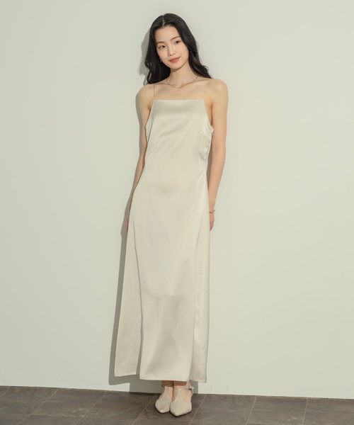 NEUNA(ヌナ)の「サテンバックシャンキャミワンピース(ワンピース・レディース・ブラック/アイボリー・FREE/SMALL)」の22枚目の写真