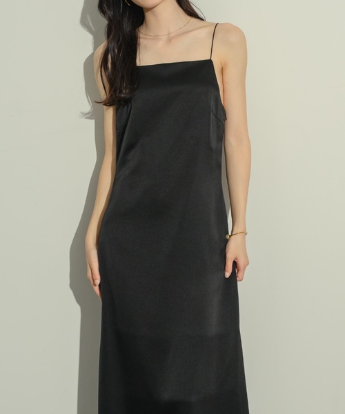 NEUNA(ヌナ)の「サテンバックシャンキャミワンピース(ワンピース・レディース・ブラック/アイボリー・FREE/SMALL)」の13枚目の写真