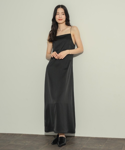 NEUNA(ヌナ)の「サテンバックシャンキャミワンピース(ワンピース・レディース・ブラック/アイボリー・FREE/SMALL)」の11枚目の写真