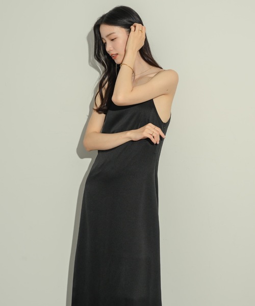 NEUNA(ヌナ)の「サテンバックシャンキャミワンピース(ワンピース・レディース・ブラック/アイボリー・FREE/SMALL)」の6枚目の写真