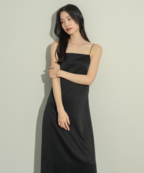 NEUNA(ヌナ)の「サテンバックシャンキャミワンピース(ワンピース・レディース・ブラック/アイボリー・FREE/SMALL)」の7枚目の写真