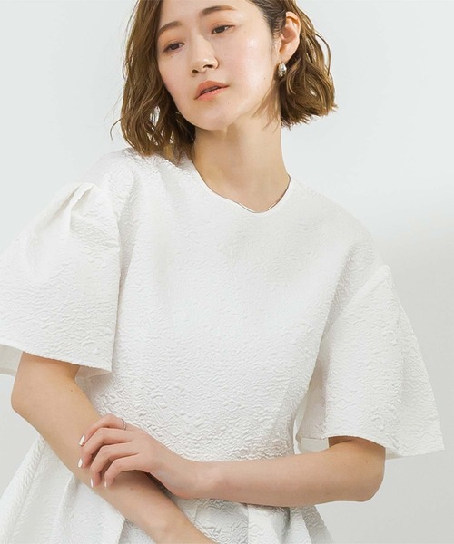 UR'S(ユアーズ)の「ふくれジャガードフレアスリーブペプラムトップス(Tシャツ/カットソー・レディース・ホワイト/グレイッシュベージュ/ブラック・M/S/L)」の6枚目の写真