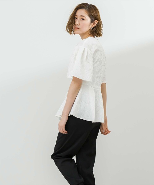 UR'S(ユアーズ)の「ふくれジャガードフレアスリーブペプラムトップス(Tシャツ/カットソー・レディース・ホワイト/グレイッシュベージュ/ブラック・M/S/L)」の7枚目の写真