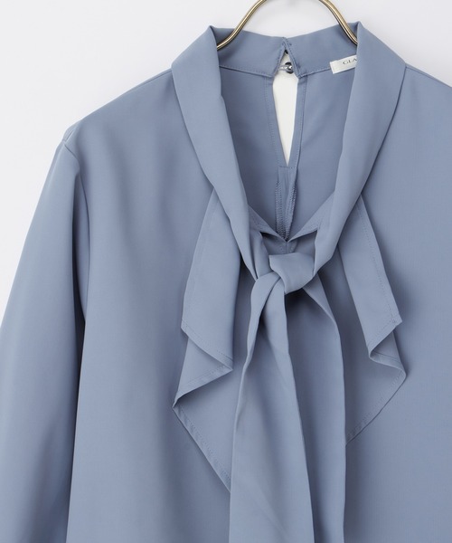 Honeys（ハニーズ）の「ボウタイラッフルブラウス（シャツ/ブラウス・レディース・グレイッシュベージュ/グレイッシュブルー/ホワイト/ネイビー・L/M/S/3L/LL）」の16枚目の写真