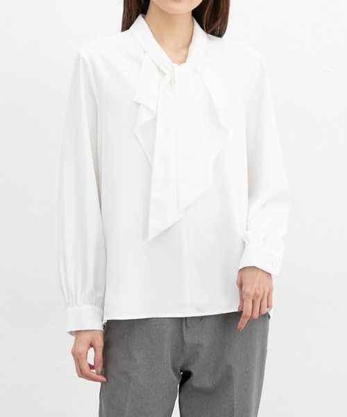 Honeys（ハニーズ）の「ボウタイラッフルブラウス（シャツ/ブラウス・レディース・グレイッシュベージュ/グレイッシュブルー/ホワイト/ネイビー・L/M/S/3L/LL）」の13枚目の写真