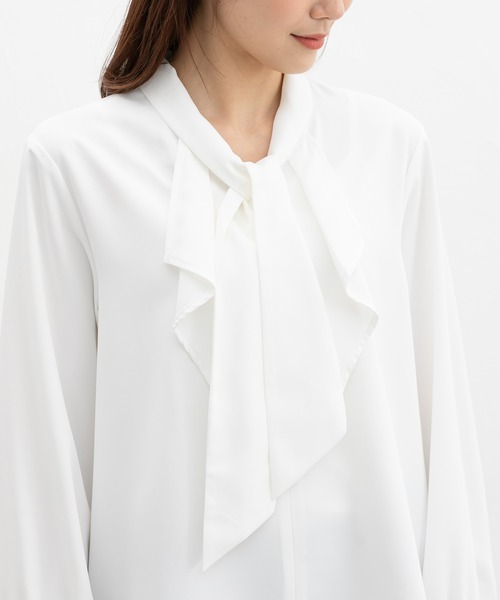 Honeys（ハニーズ）の「ボウタイラッフルブラウス（シャツ/ブラウス・レディース・グレイッシュベージュ/グレイッシュブルー/ホワイト/ネイビー・L/M/S/3L/LL）」の10枚目の写真