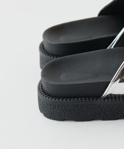 Lui's（ルイス）の「トングサンダル（サンダル・レディース・ブラック/シルバー・M/L）」の5枚目の写真